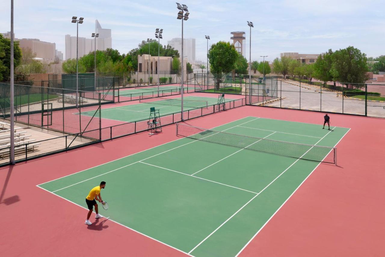 InterContinental Ar Riyad Esterno foto Tennis courts at the Arizona State University Tennis and Swim Center