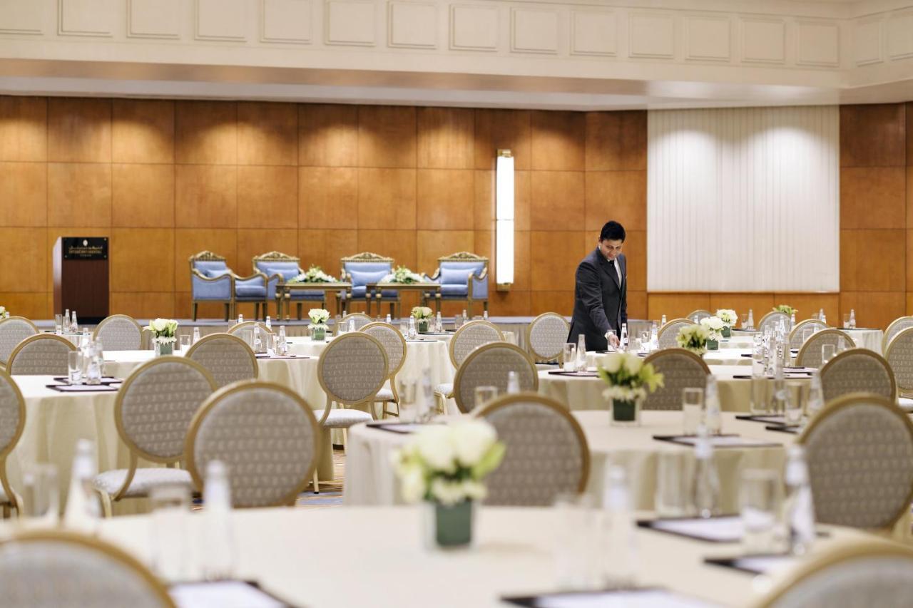 InterContinental Ar Riyad Esterno foto A meeting room at the hotel