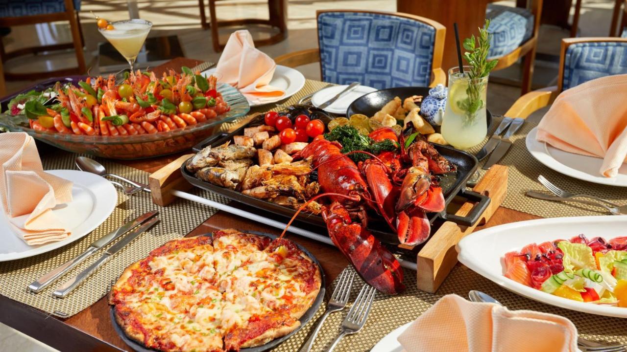 InterContinental Ar Riyad Esterno foto A lobster dinner