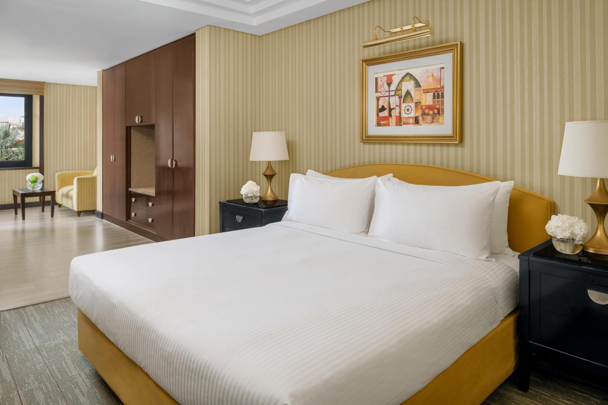 InterContinental Ar Riyad Esterno foto A bedroom at the hotel