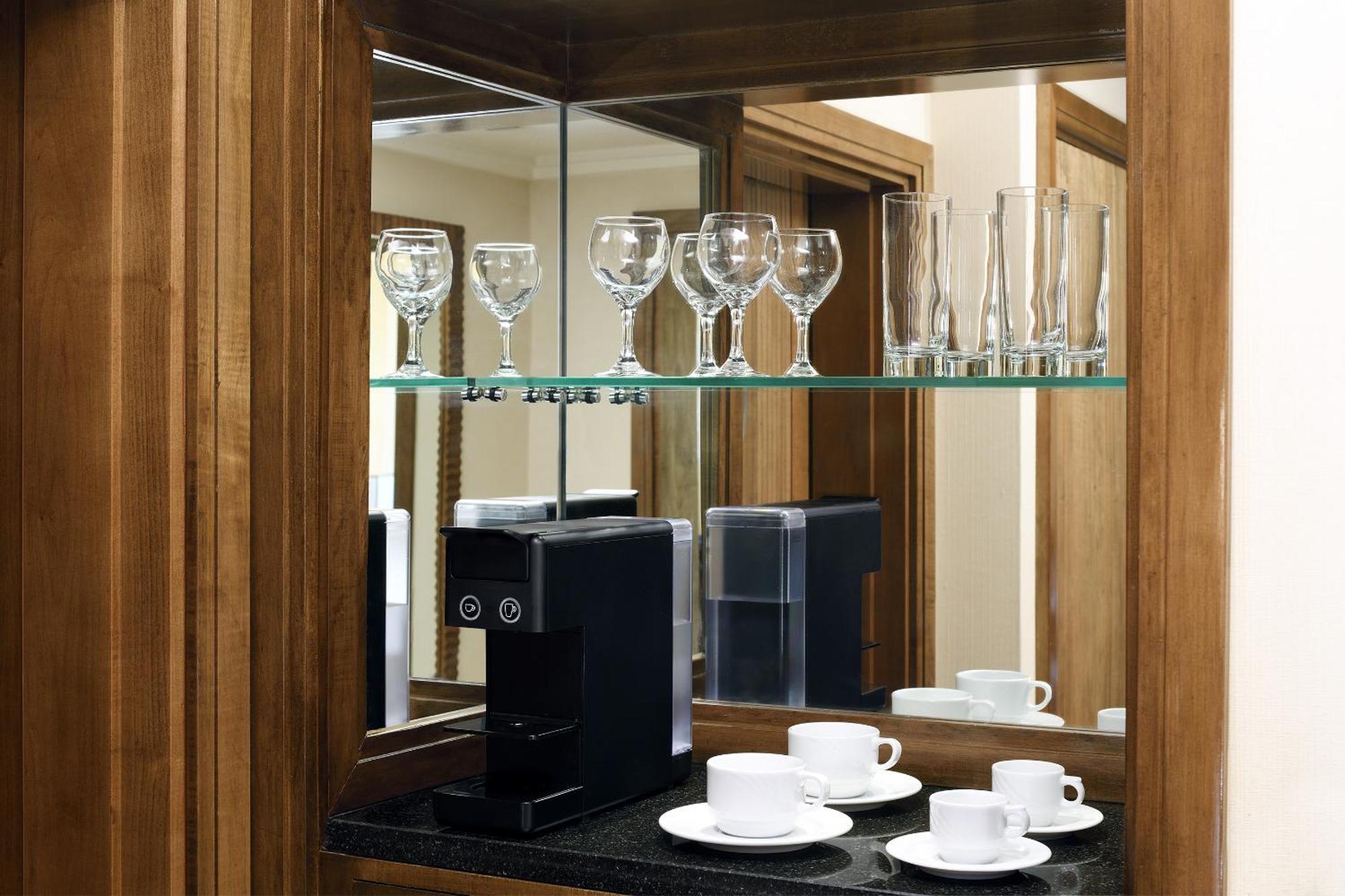 InterContinental Ar Riyad Esterno foto A Nespresso machine in a hotel room